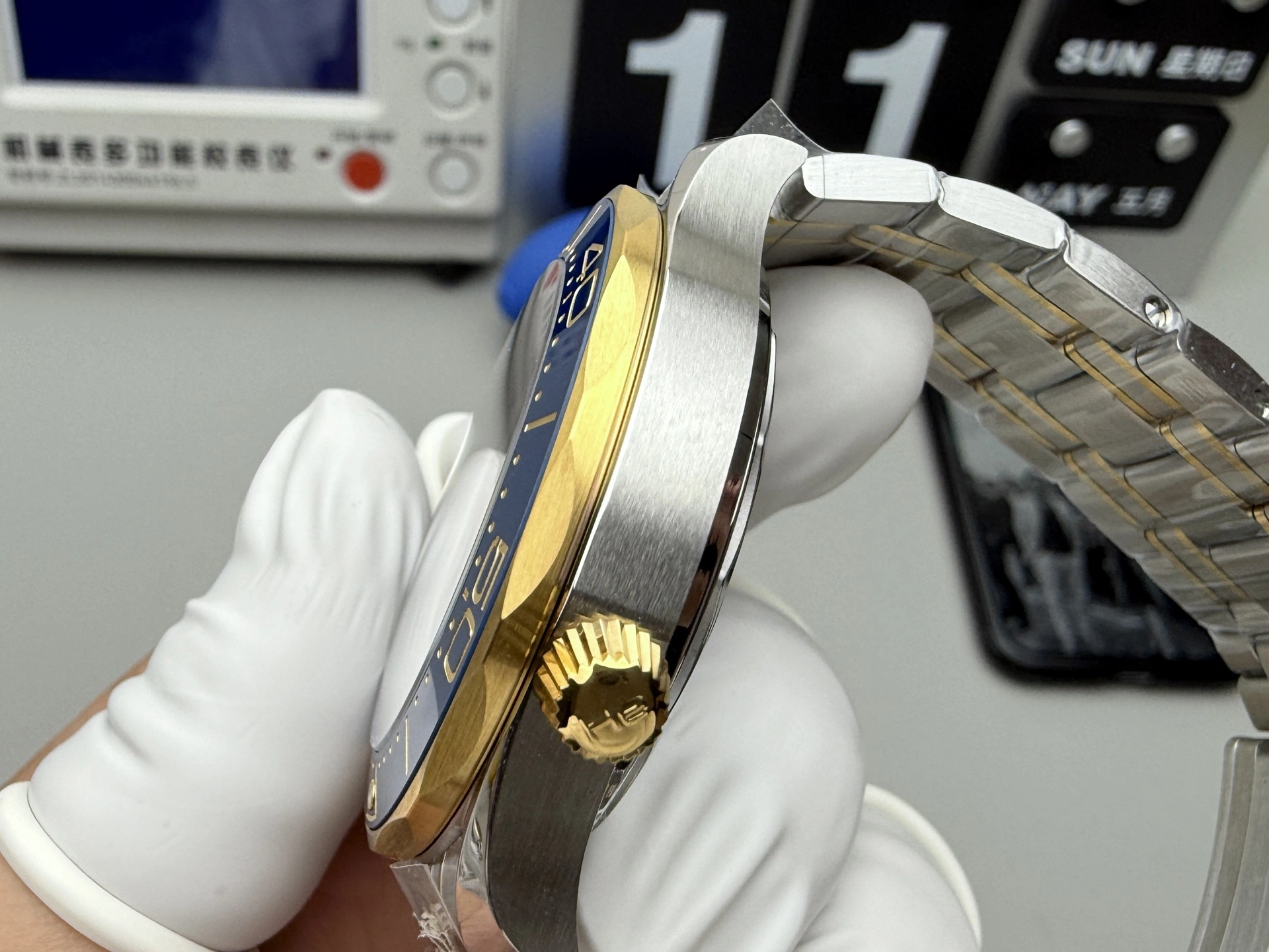 Vibrant CBD Factory Omega Seamaster Diver 300M 42mm Two-Tone Yellow Gold Blue Dial (210.20.42.20.03.001) 1:1 Super Clone -DD8800 Movement 283